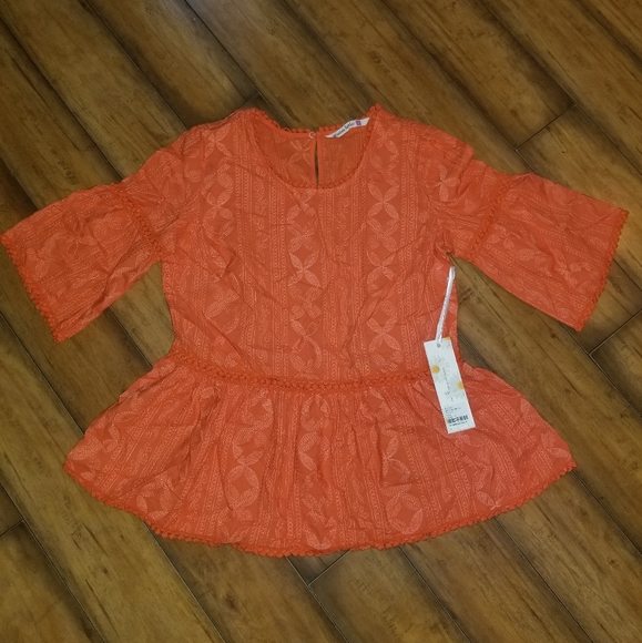 Coral lace top - Picture 1 of 2